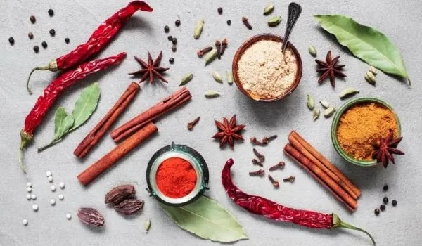 انواع ادویه و چند فلفل